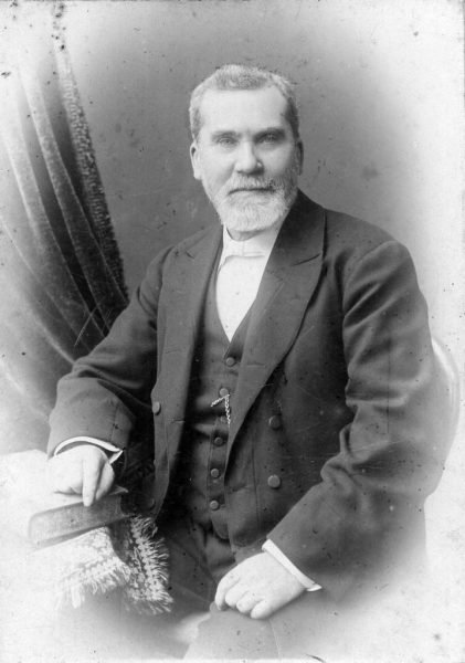 baa45fd9-a918-45f0-b332-3f88943268be-718x1024